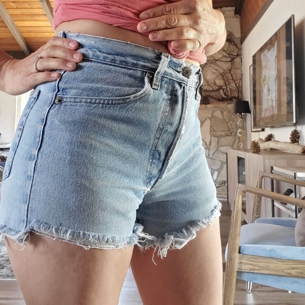 AMAZING VINTAGE LEVI'S SHORTS - Picture 2 of 16